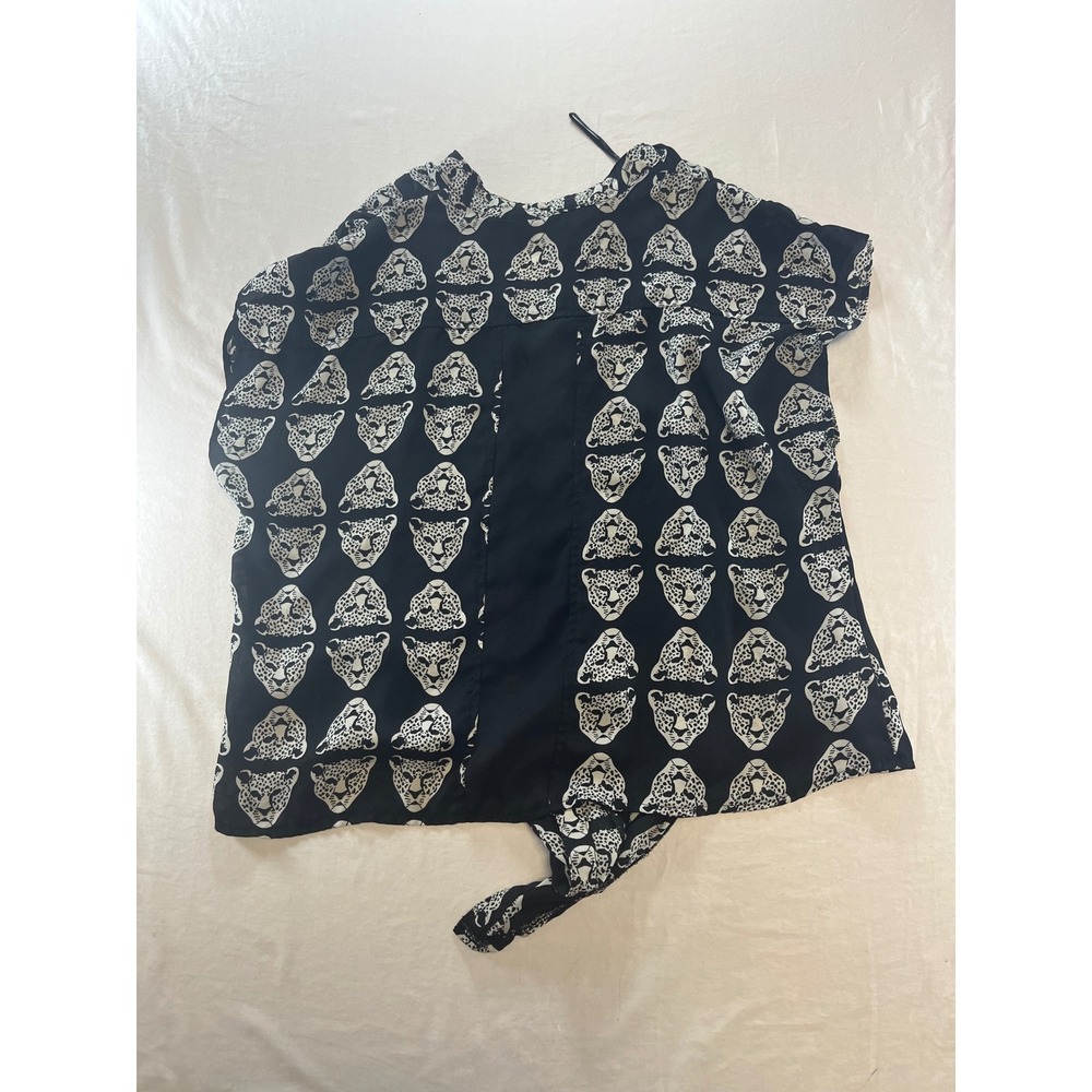 Forever 21 Plus XL Black White Leopard Face Print Tie Front Button Down Blouse - Picture 6 of 7